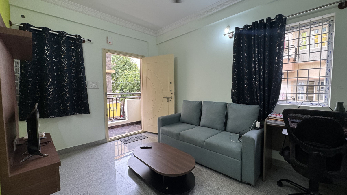 Uma Emerald Roomadda flat style room