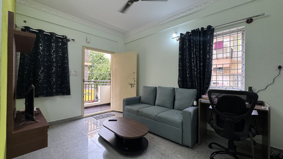 Uma Emerald Roomadda hall room