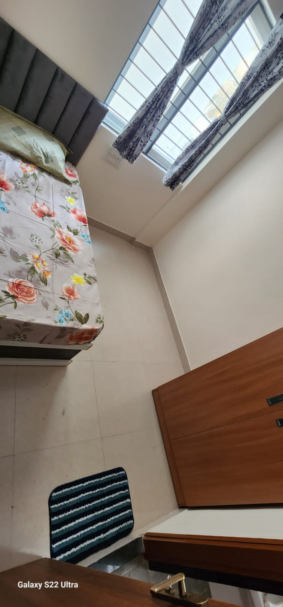 Fully furnished girls PG room at Ivory House